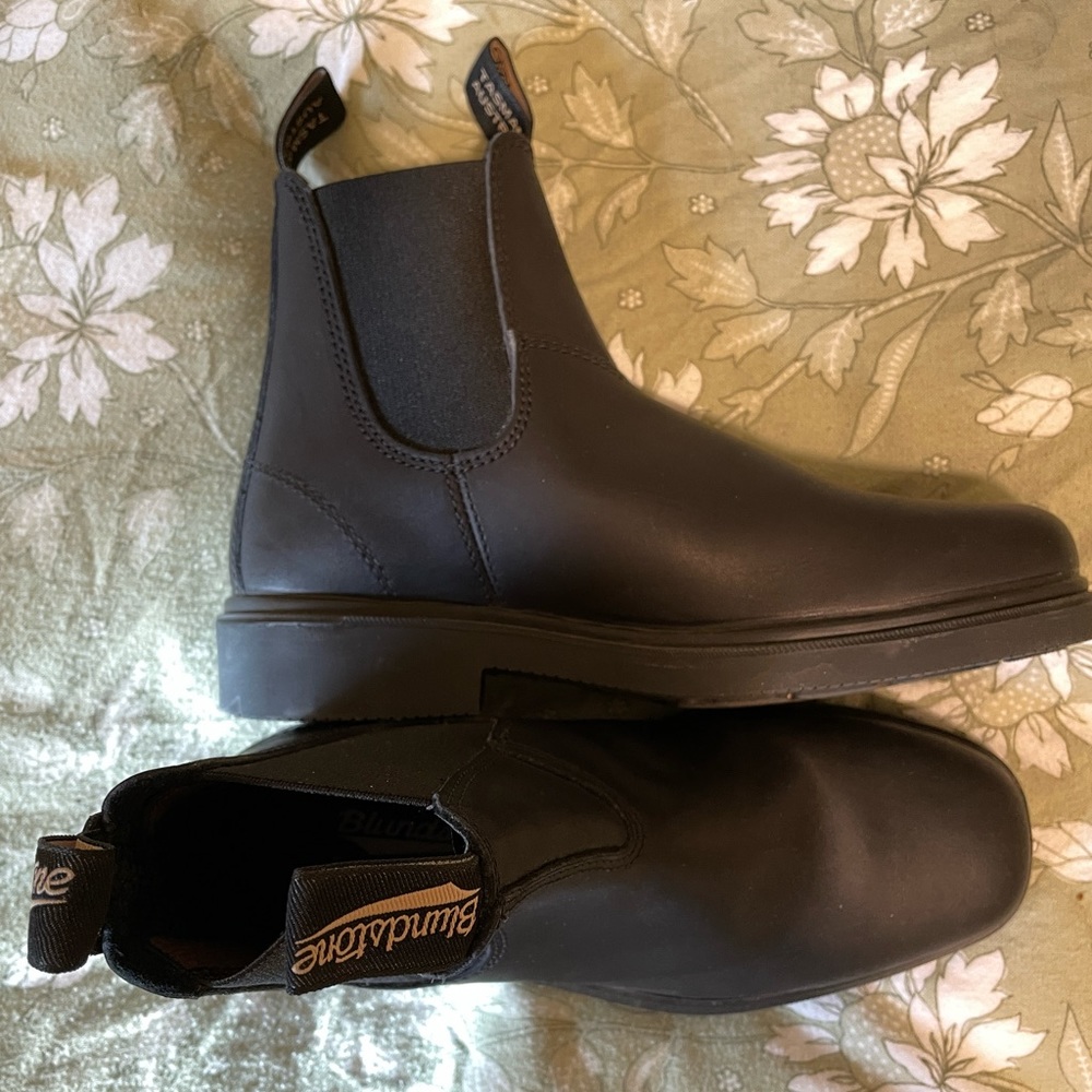 Blundstone Chelsea Black Boots- New